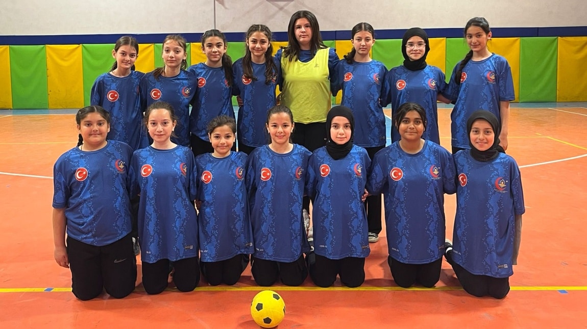KÜÇÜK KIZ KALELİ YAKAN TOP BÖLGE ÜÇÜNCÜSÜYÜZ.