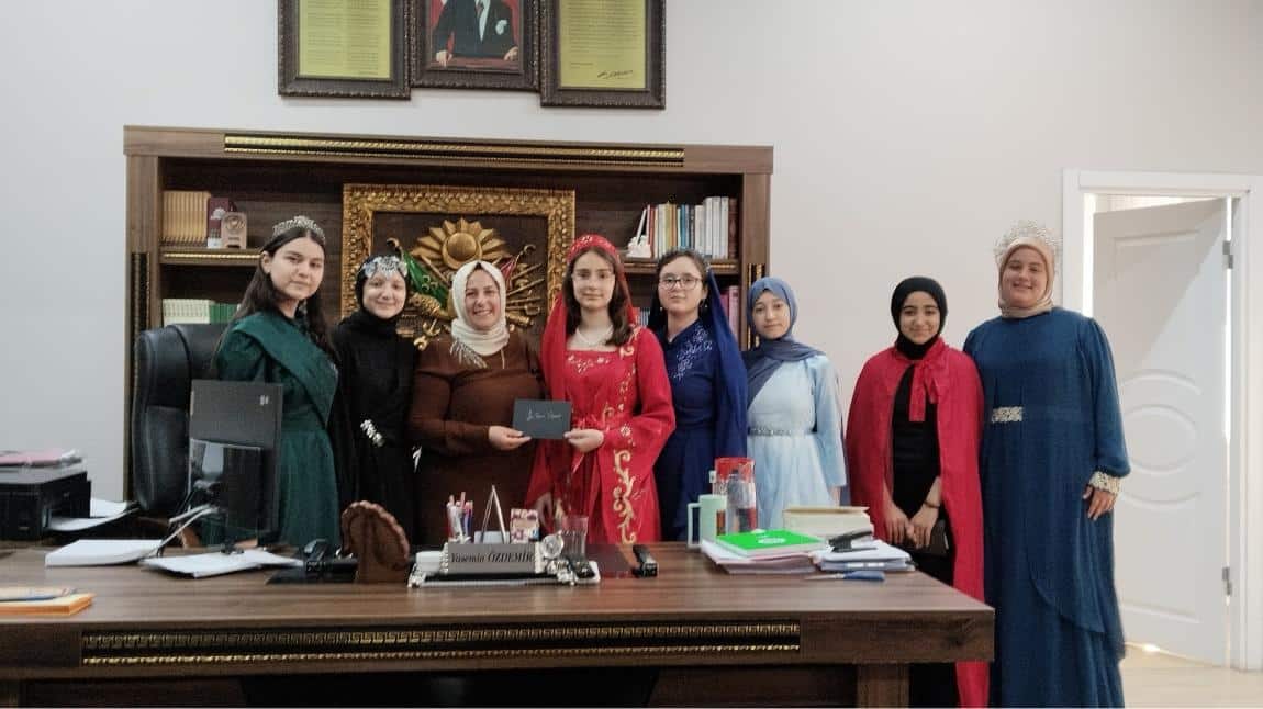 TİYATRO OYUNU-YABANCI DİL SINIFLARI ETKİNLİKLERİ